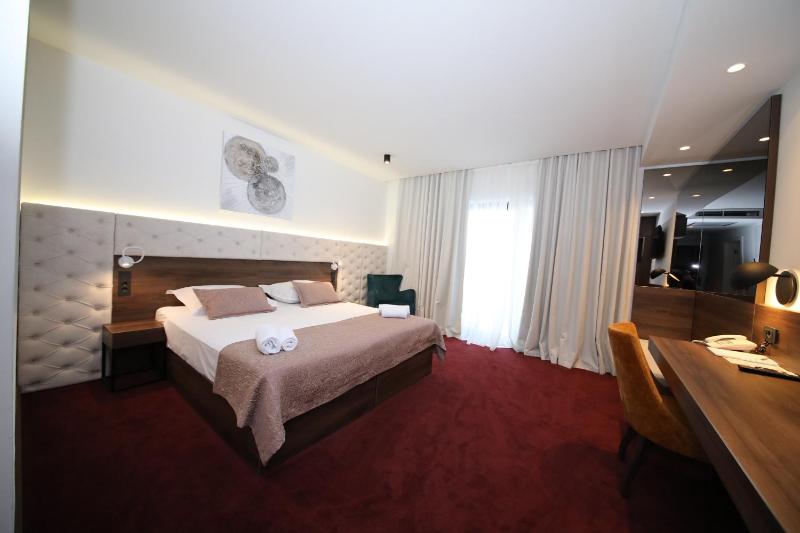 Double or Twin Room with Balcony image 2
