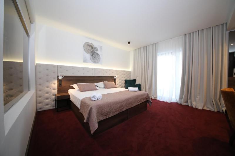 Double or Twin Room with Balcony image 3