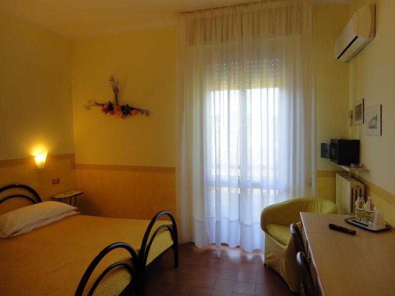 Quadruple Room image 4
