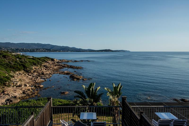 Luxury King Room with Private Solarium and Sea View  image 4