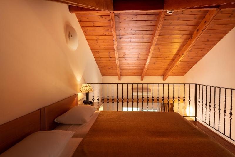 Sunday Hotel - image 16