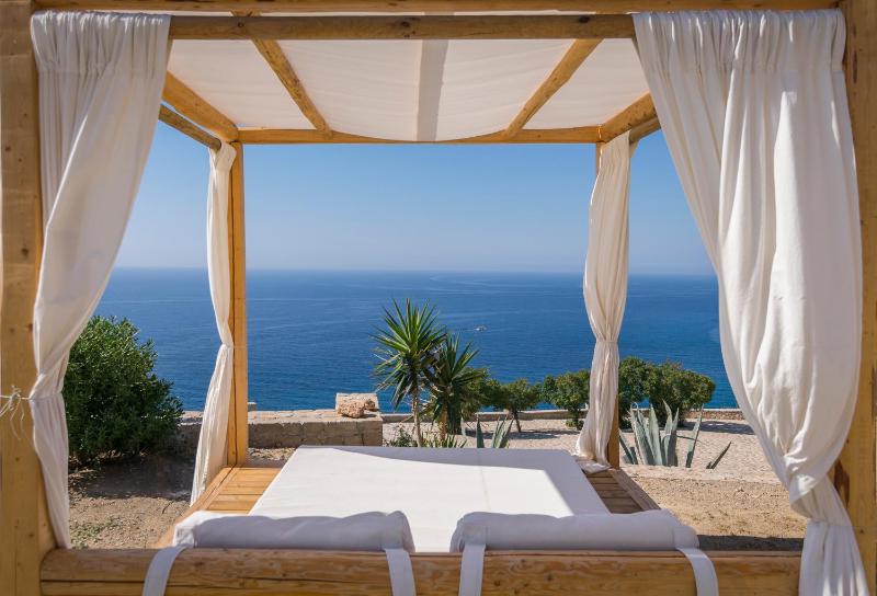 Deluxe Suite with Sea View image 4