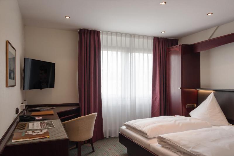 Double Room image 2