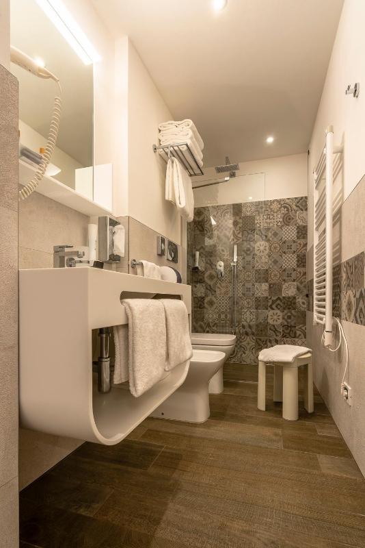 Junior Suite (3 Adults) image 1