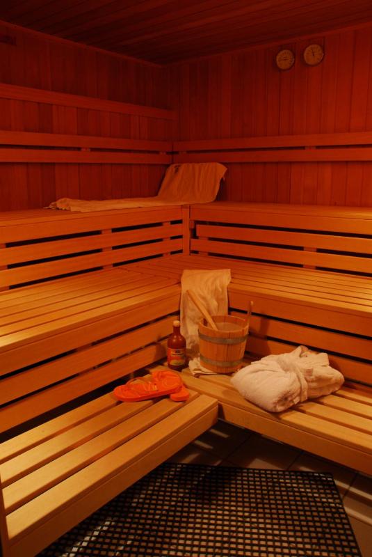Deluxe Double Room (2 Adults + 1 Child) image 3