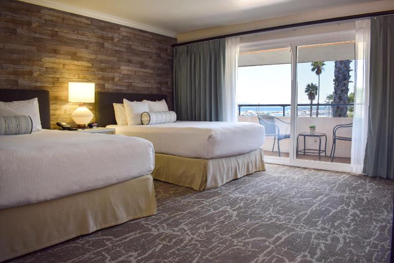 Queen Room with Two Queen Beds - Harbor Side image 3