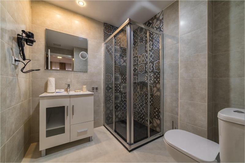 Standard Double Room image 2