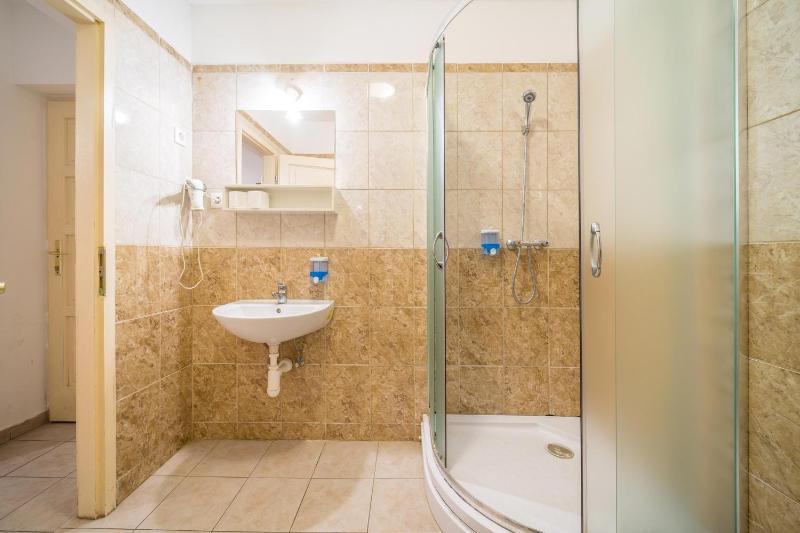 Standard Single Room image 4