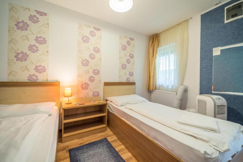 Standard Double or Twin Room image 3