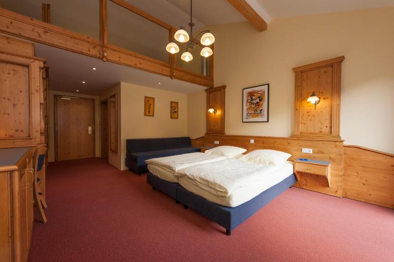 Deluxe Double Room image 4