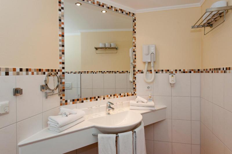 Deluxe Double Room image 3