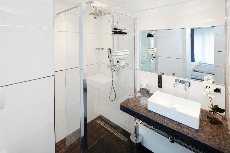 Standard Suite image 2