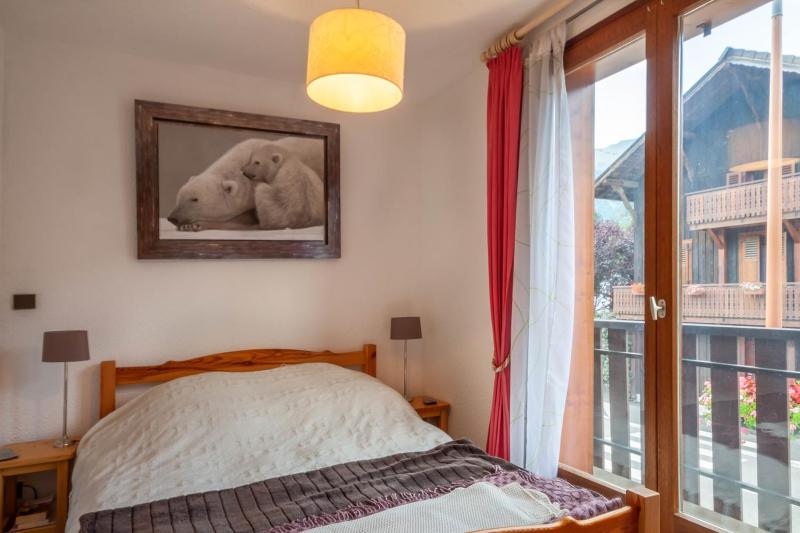 One-Bedroom Apartment image 4