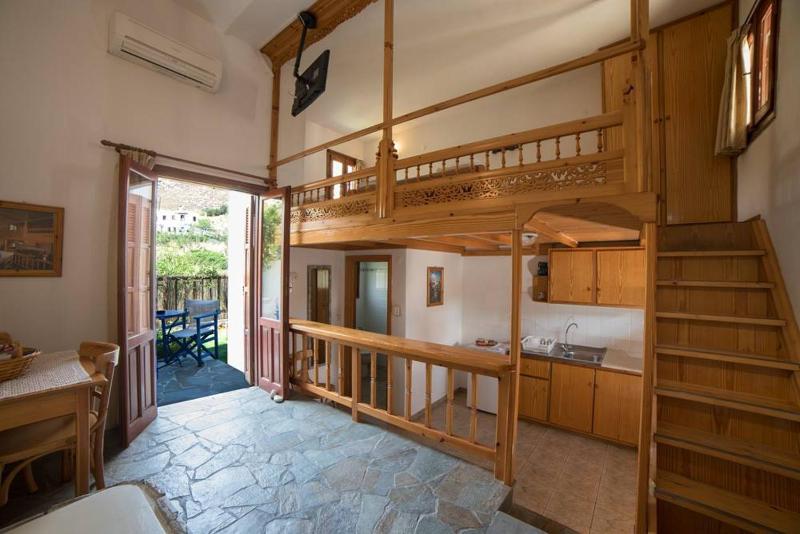 Quadruple Room with Terrace image 3