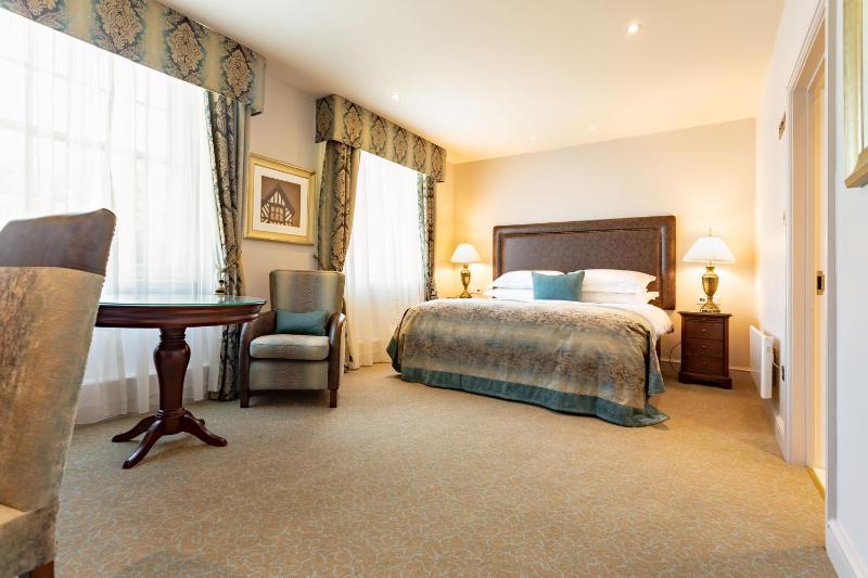 Shakespeare Suite image 4