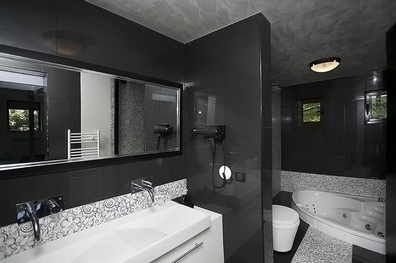 Deluxe Junior Suite with Balcony and City View image 2