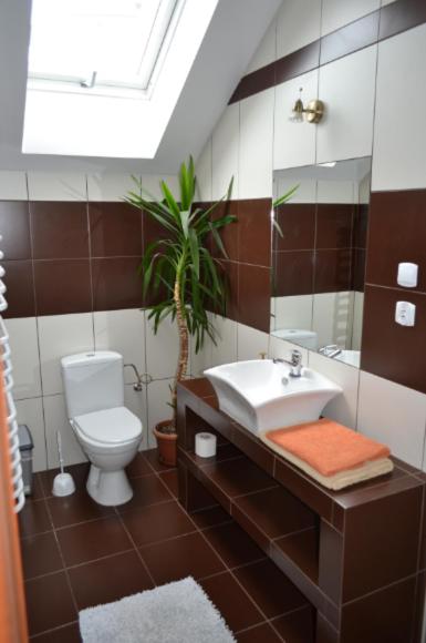 Double or Twin Room with Private Bathroom image 1