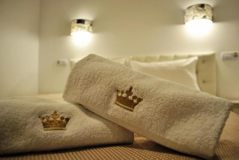 Twin Room with Balcony image 1