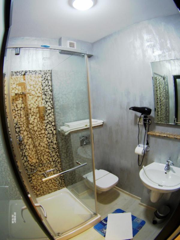 Double Room with Balcony image 2