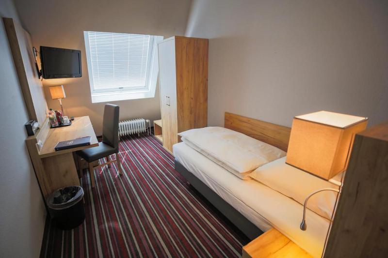 Single Room image 3