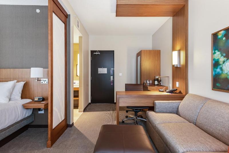 King Room with Sofa Bed image 4