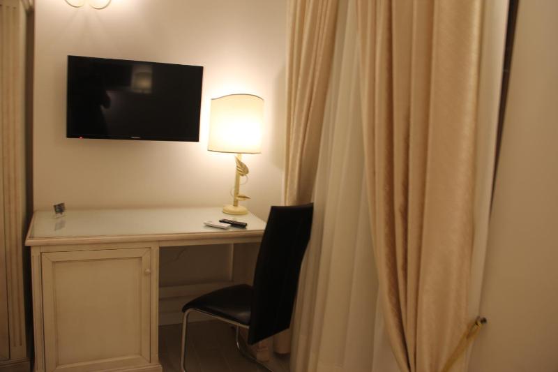 Economy Double or Twin Room image 3