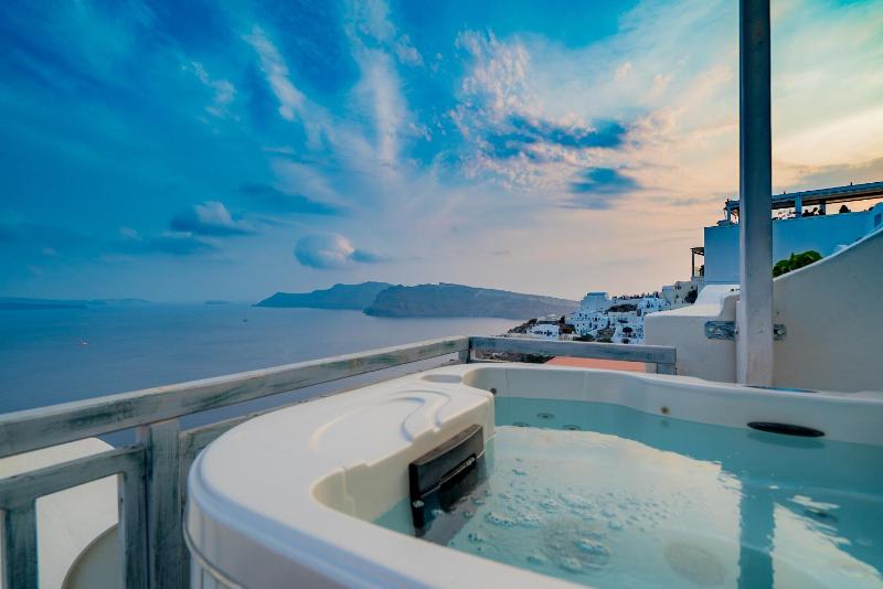 Studio with Outdoor Hot Tub and Caldera View image 2