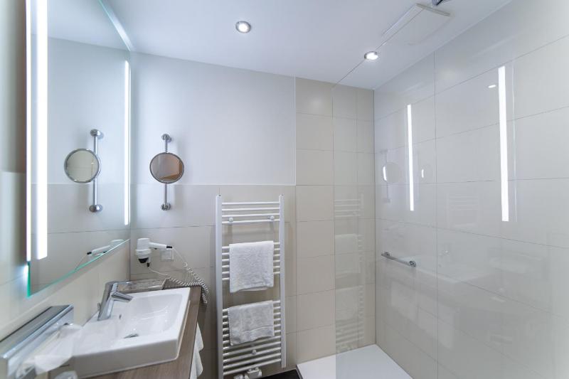 Business Single Room image 3