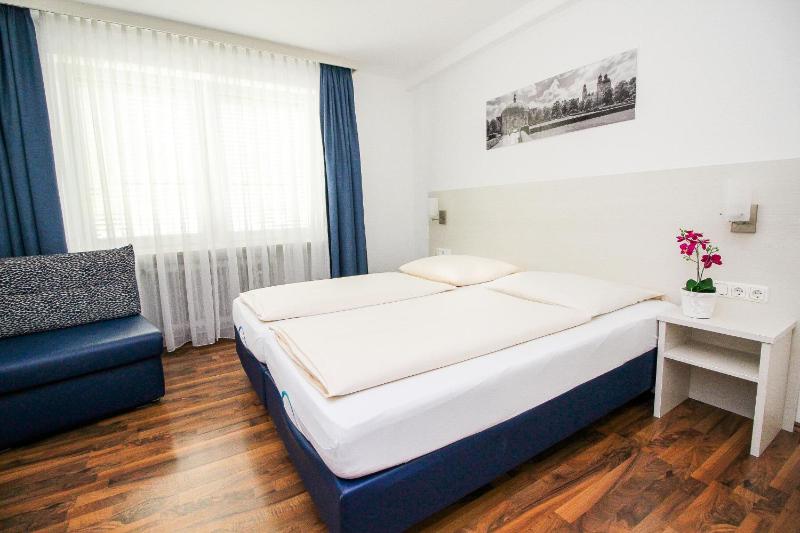 Double Room Comfort with shower image 4