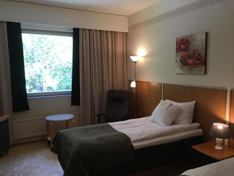 Twin Room image 2