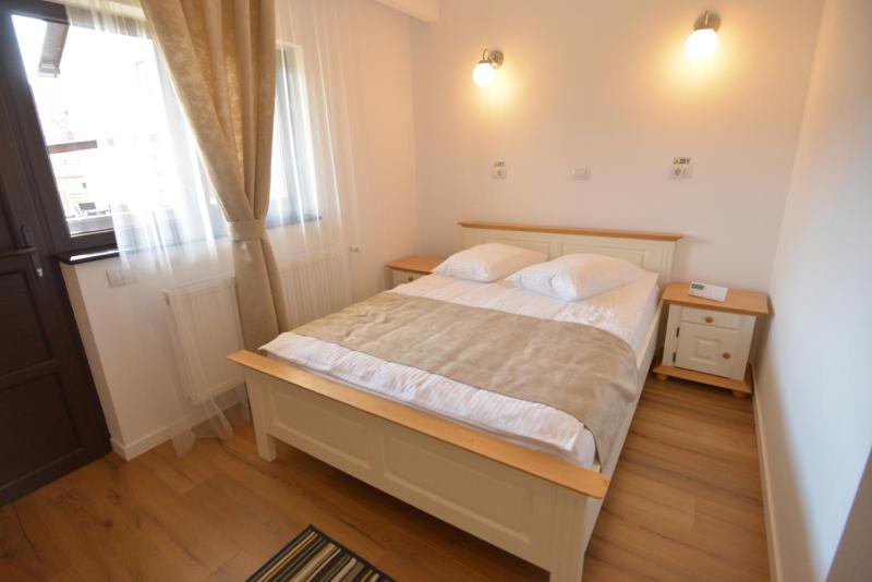 Standard Double Room image 3