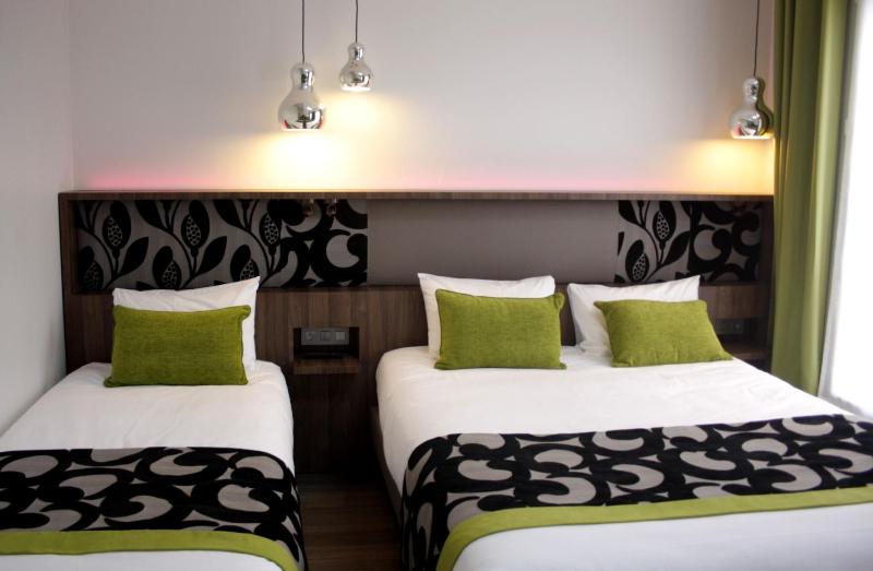 Superior Triple Room image 2