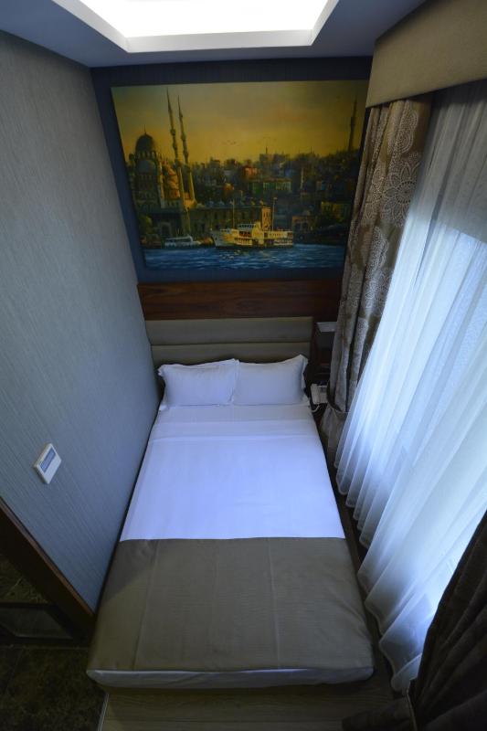 Small Single Room image 3