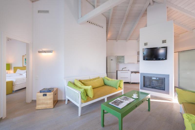 Superior Two-Bedroom Villa with Private Pool Sea View image 4