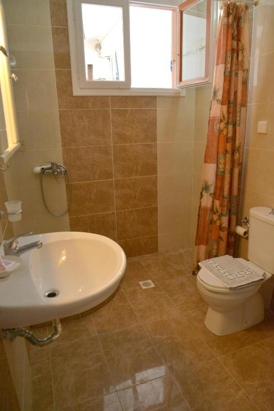 Quadruple Room image 2