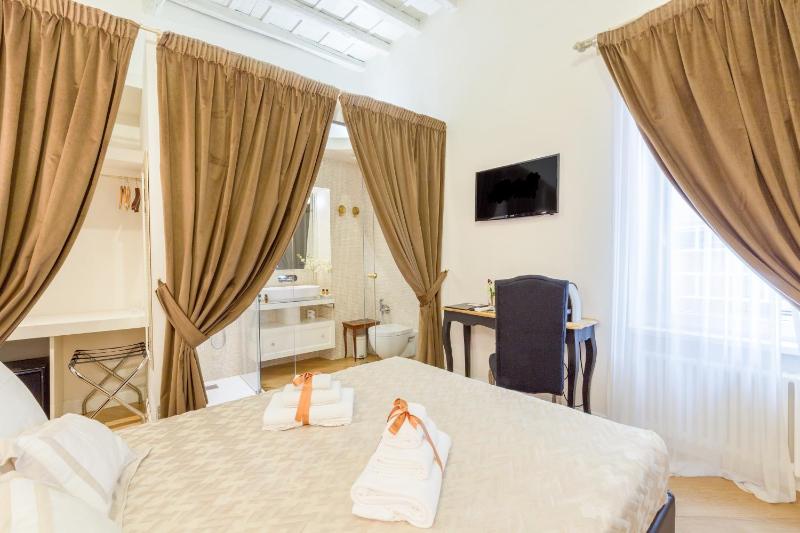 Standard Queen Room image 1