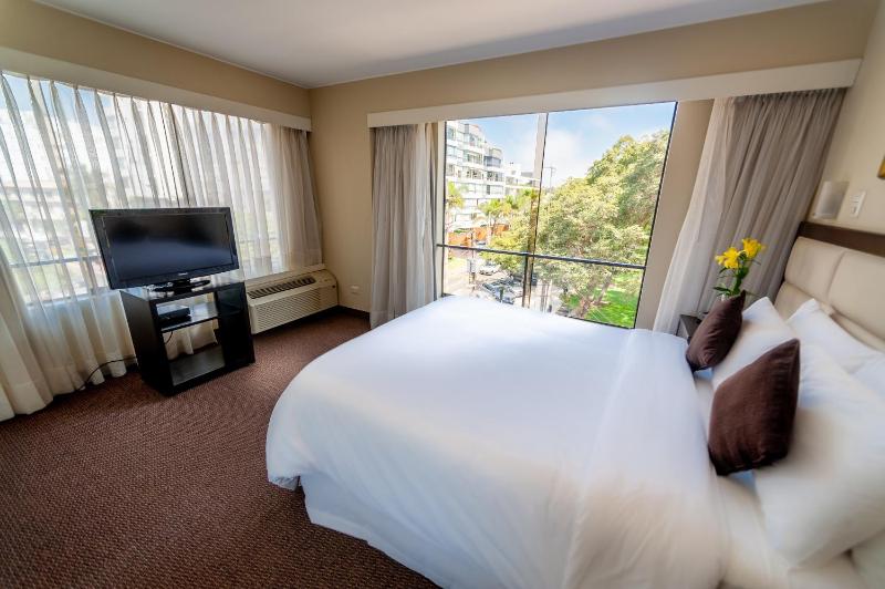 Roosevelt Hotel & Suites - image 12