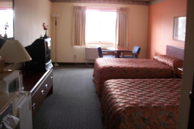 Queen Room with Two Queen Beds image 4