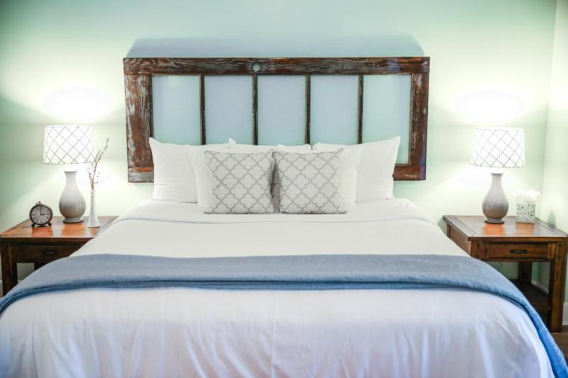 Luxury King Suite image 4