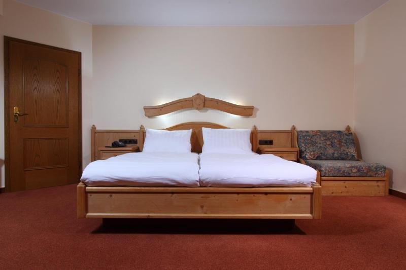 Double Room image 3