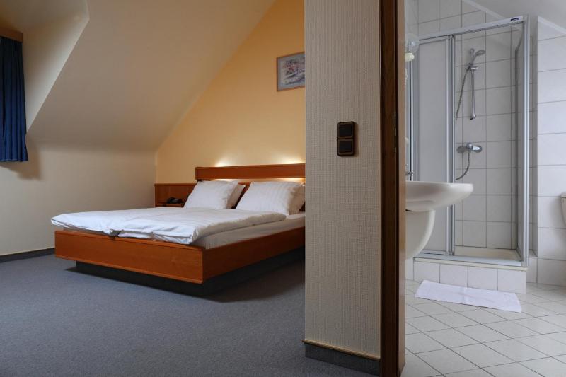 Single Room image 3