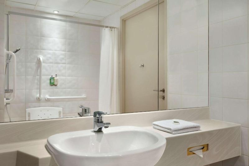 Ramada Hotel and Suites by Wyndham Coventry - image 16