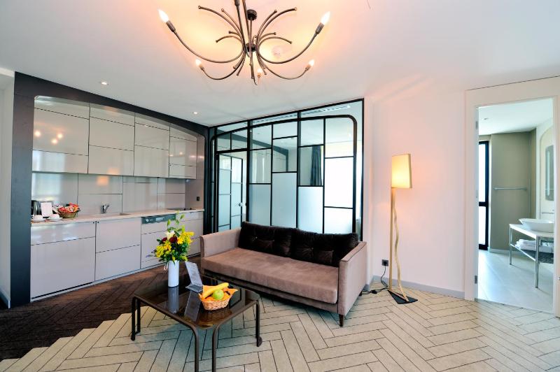 Superior Suite image 3
