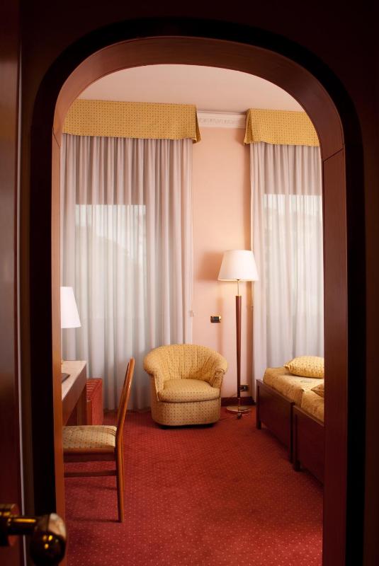 Double or Twin Room with City View image 2