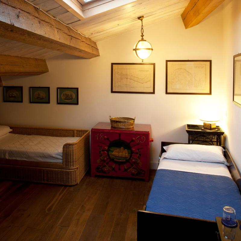 Family Room image 3