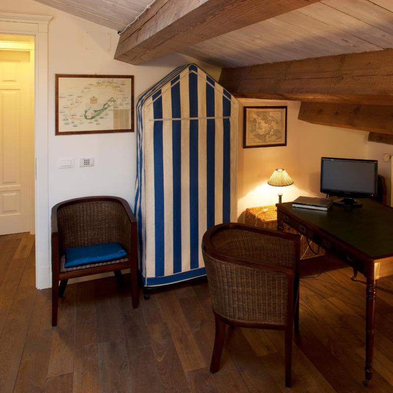 Family Room image 2