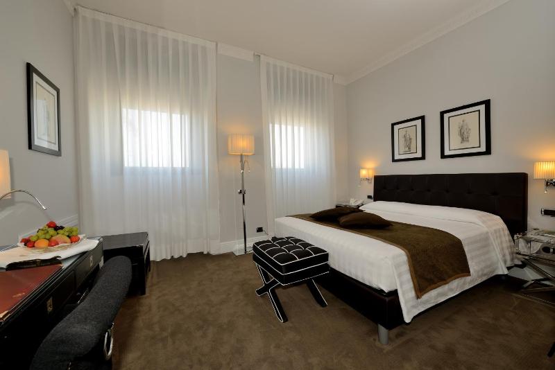 Double or Twin Room with City View image 4