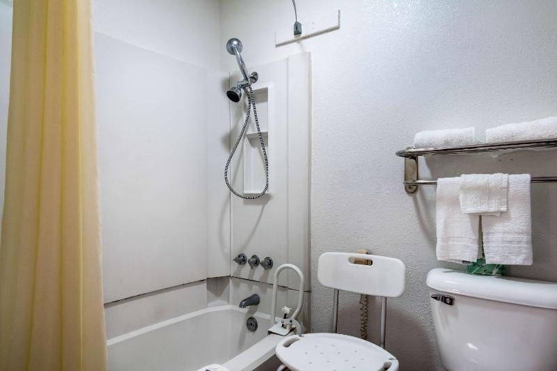Deluxe Quadruple Room - Non-Smoking image 2