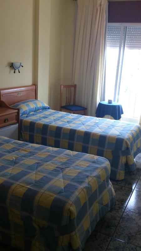 Twin Room image 2