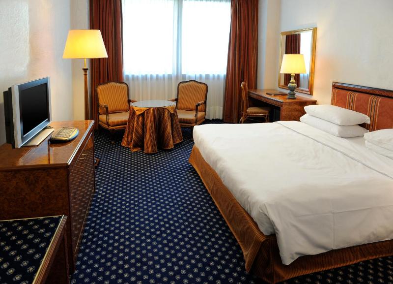 Superior Double Room image 3